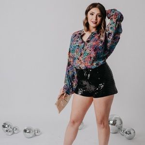 Black sequin little shorts , satin lined… So cute! Piquets in shiny black.